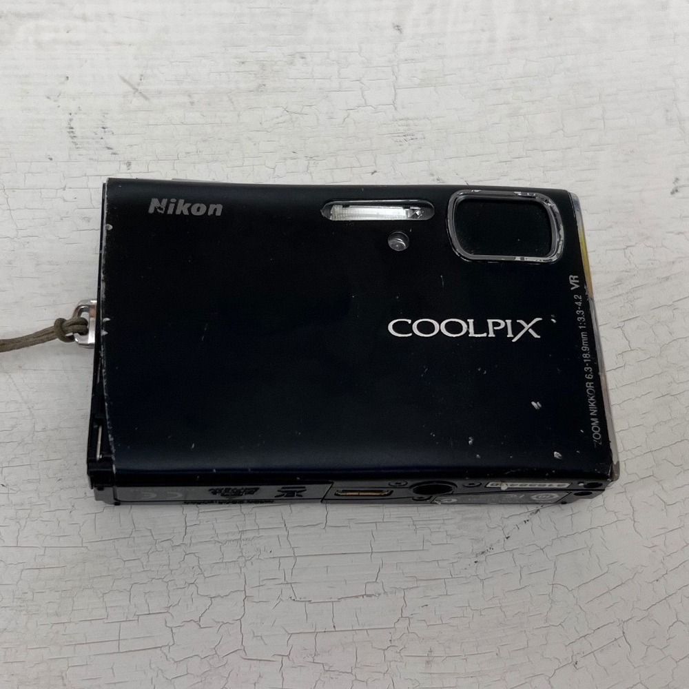 Nikon Coolpix S Digital Camera Black Zoom Nikkor 6.3-18.9mm VR Point and Shoot
